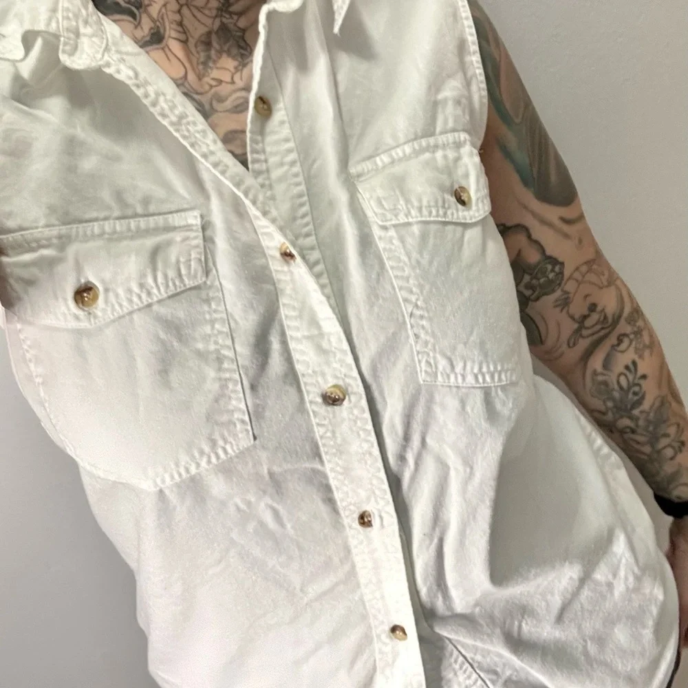 Pass Port Fashion Vintage Women's White Sleeveless Button Up Shirt Size Medium - Picture 2 of 8